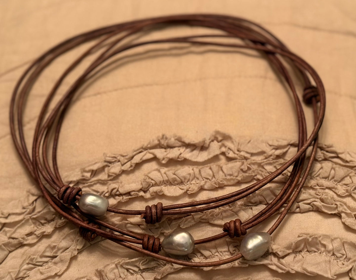 MooYoung leather & pearl necklace